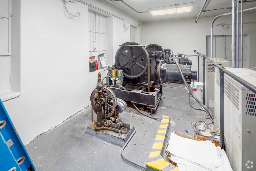 More Photos Of 931 Noble St, Anniston Office For Sale