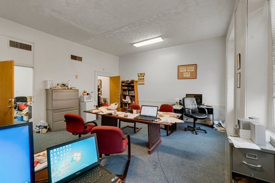 More Photos Of 2112 N Charles St, Baltimore Office For Sale