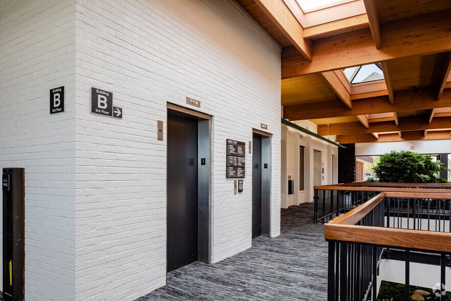 More Photos Of 1919 S Highland Ave, Lombard Unknown For Lease