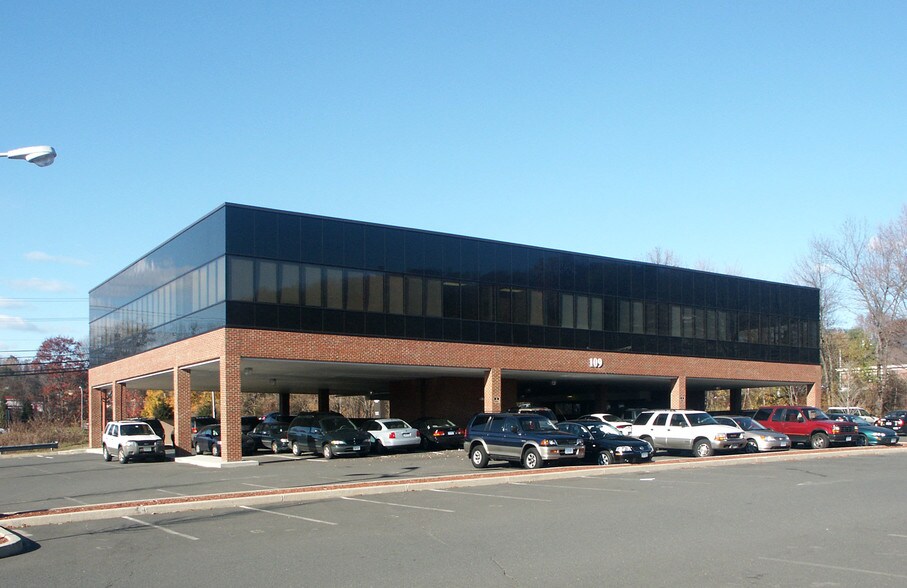 More Photos Of 109 Newtown Rd, Danbury Medical For Lease