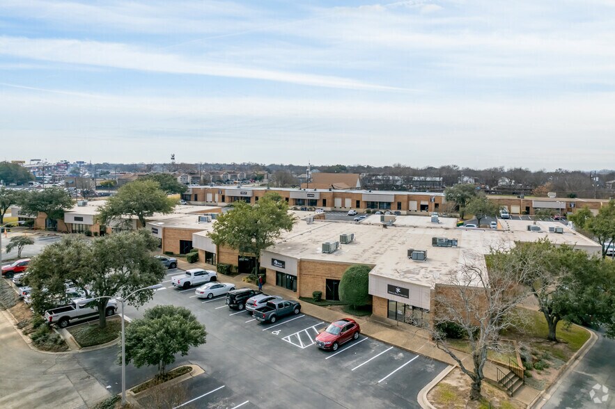 More Photos Of 8868 Research Blvd, Austin Light Distribution For Lease