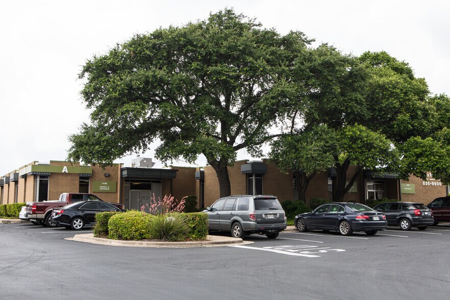 More Photos Of 111 W Anderson Ln, Austin Office For Lease
