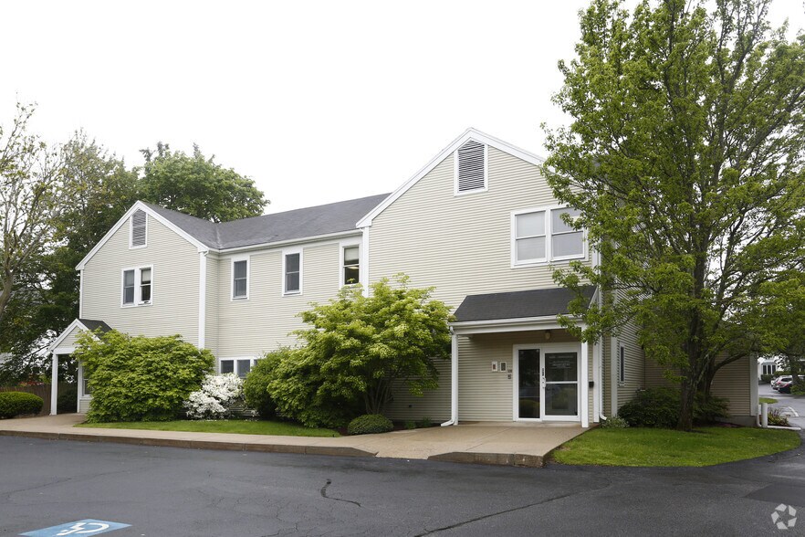 More Photos Of 68 Camp St, Hyannis Medical For Sale