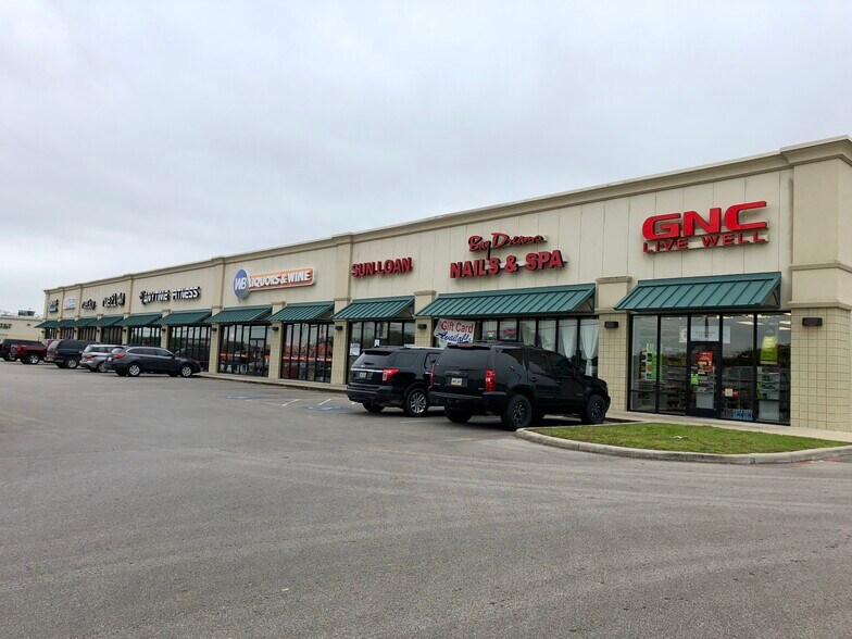 More Photos Of 4310 7th St, Bay City Freestanding For Lease