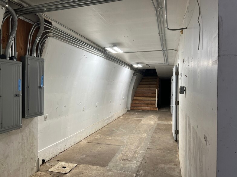 More Photos Of 4800 Bissell Ave, Richmond Manufacturing For Sale