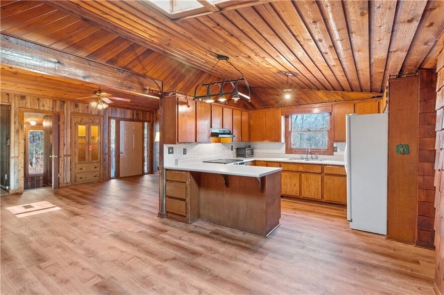 More Photos Of 1345 Ronald Reagan Blvd, Cumming Showroom For Sale