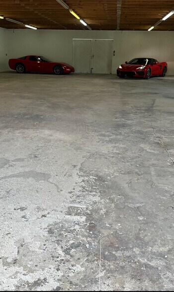 More Photos Of 878 Lake Mills Rd, Oviedo Warehouse For Lease