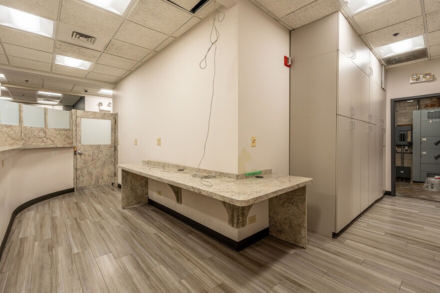 More Photos Of 4650 Southwest Hwy, Oak Lawn Medical For Sale