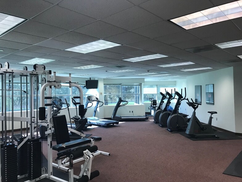 More Photos Of 220 Salina Meadows Pky, Syracuse Office For Lease