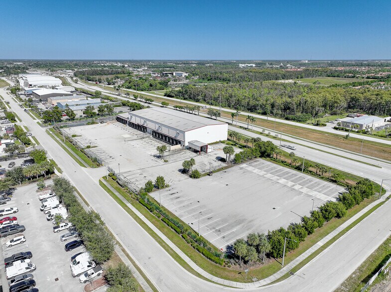 More Photos Of 3843 Ironbridge Blvd, Fort Myers Distribution For Lease