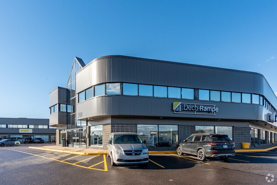 More Photos Of 2500 Rue Jean-Perrin, Québec Unknown For Lease