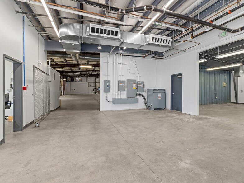 More Photos Of 14320 Longs Peak Ct, Longmont Warehouse For Lease