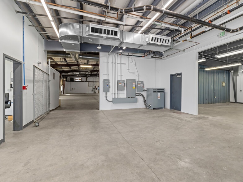 More Photos Of 14320 Longs Peak Ct, Longmont Warehouse For Lease