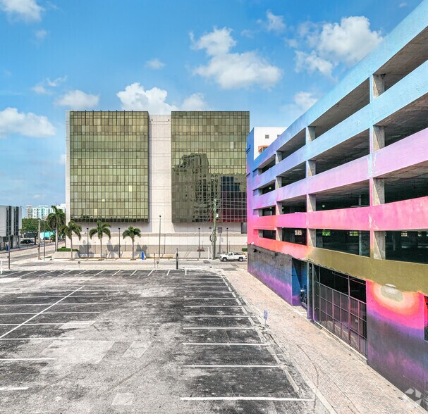 More Photos Of 1909 Tyler St, Hollywood Office For Lease