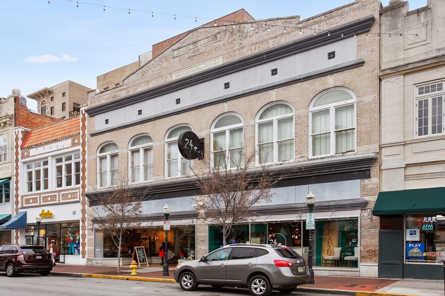 More Photos Of 24 E Broughton St, Savannah Storefront Retail Office For Lease