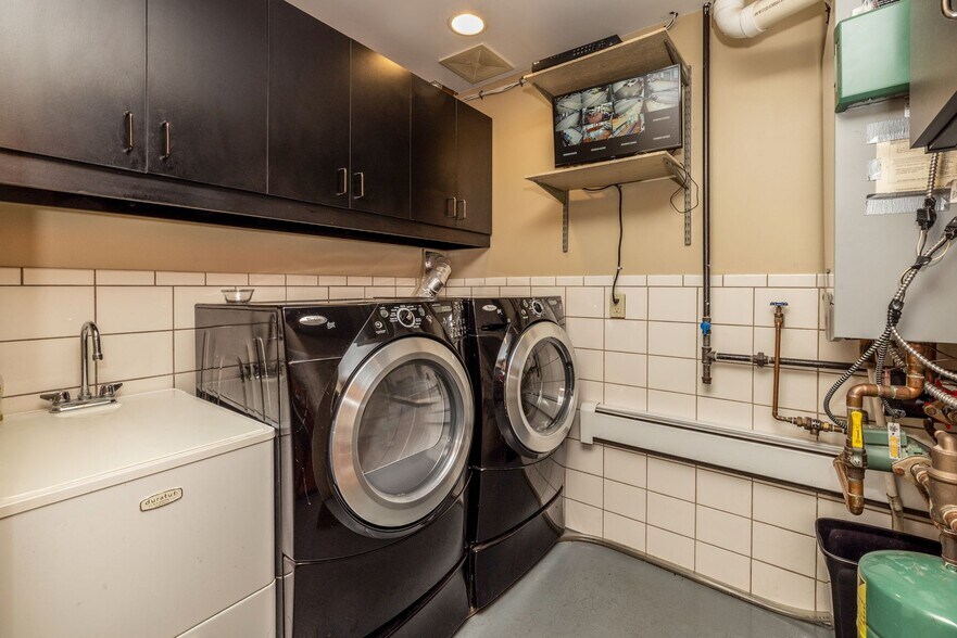 More Photos Of 1331 N Martin Luther King Dr, Milwaukee Storefront Retail Residential For Sale