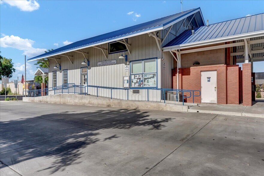 More Photos Of 504 W 7th St, Hanford Freestanding For Sale