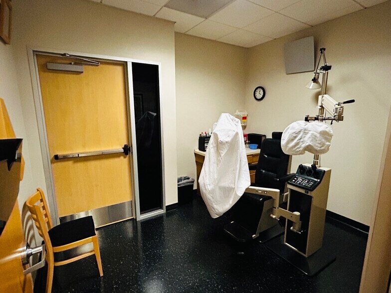 More Photos Of 20400-20410 Lake Chabot Rd, Castro Valley Medical For Lease