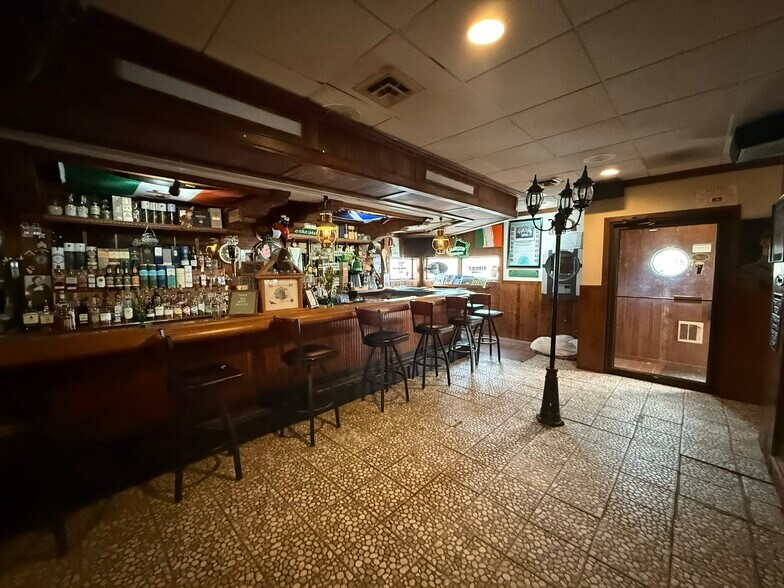 More Photos Of 201 S Walnut St, Appleton Storefront Retail Residential For Sale