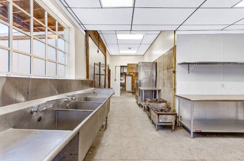 More Photos Of 4840 Strauss Ave, Indian Head Restaurant For Lease