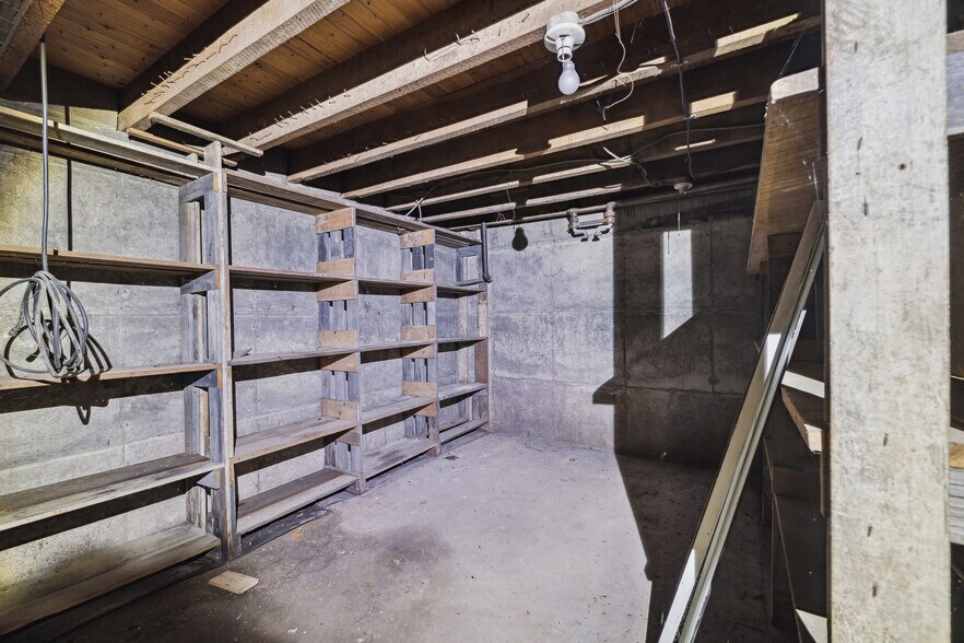 More Photos Of 15 Walnut St, Coshocton Warehouse For Sale