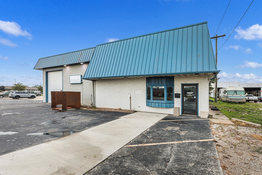 More Photos Of 2904 Calumet Ave, Manitowoc Auto Salvage Facility For Sale