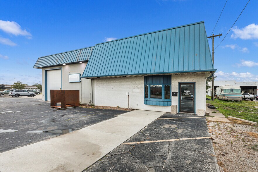 More Photos Of 2904 Calumet Ave, Manitowoc Auto Salvage Facility For Sale