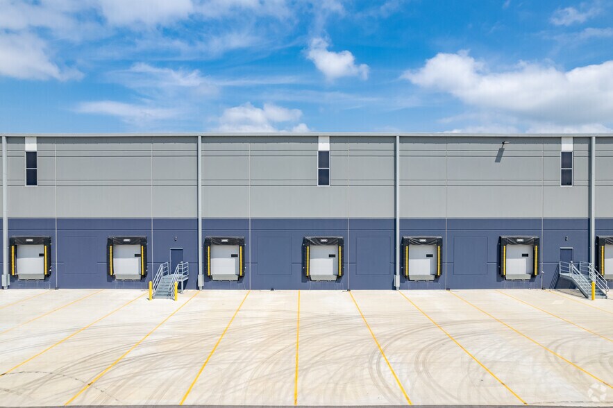 More Photos Of 2551 S Liberty Pkwy, Liberty Warehouse For Lease