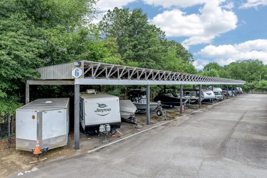 More Photos Of 5780 Holiday Rd, Buford Self Storage For Sale