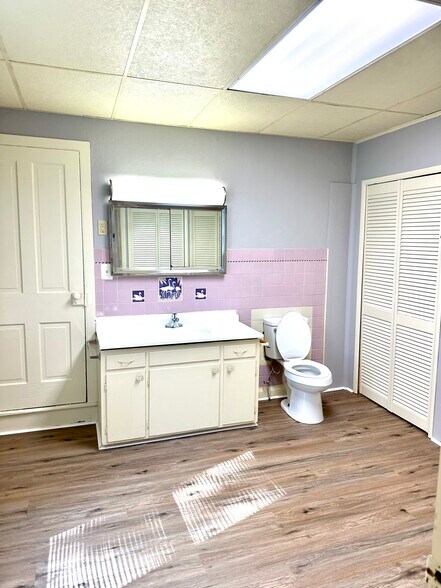 More Photos Of 862 Iron Ridge Rd, Spring Grove Apartments For Sale