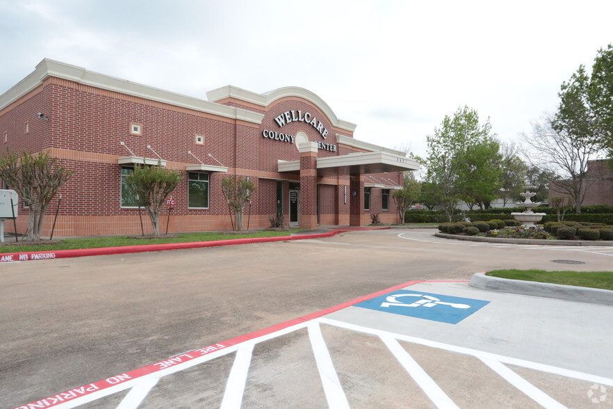 Primary Photo Of 4427 Highway 6, Sugar Land Unknown For Lease