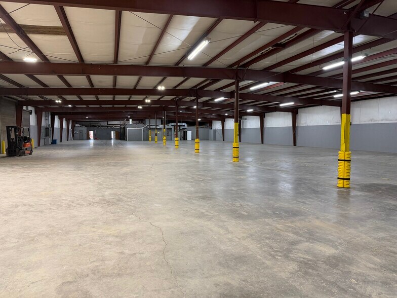 More Photos Of 519 Hill Rd, Dalton Warehouse For Lease
