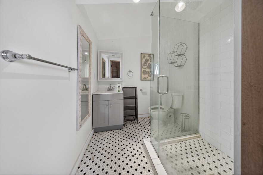 More Photos Of 5221 Pacific Blvd, Huntington Park Warehouse For Sale