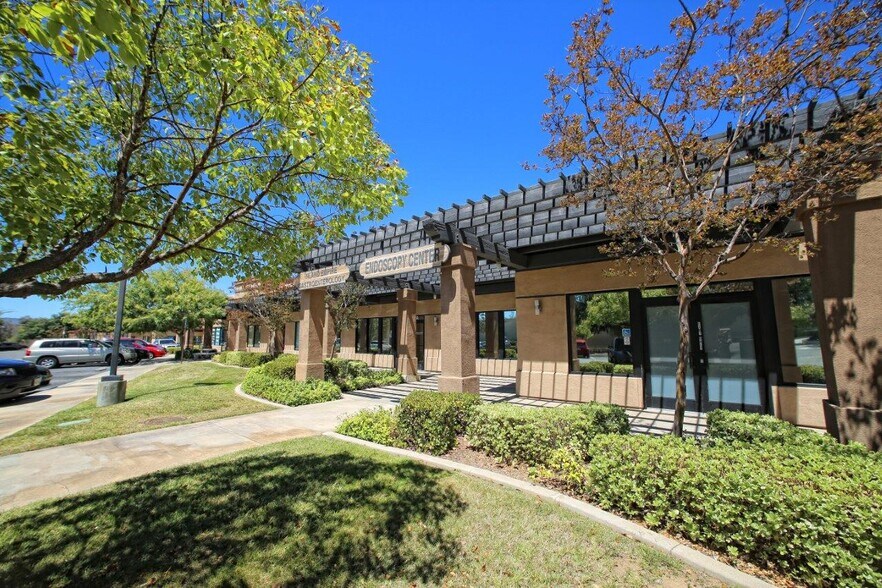 More Photos Of 40414 California Oaks Rd, Murrieta Unknown For Lease