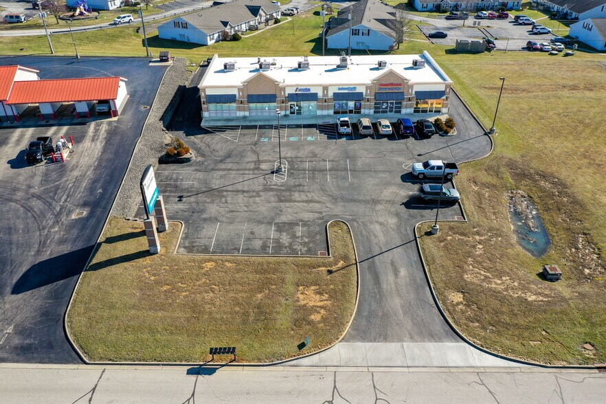 More Photos Of 120 Roberts Ln, Hillsboro Freestanding For Lease