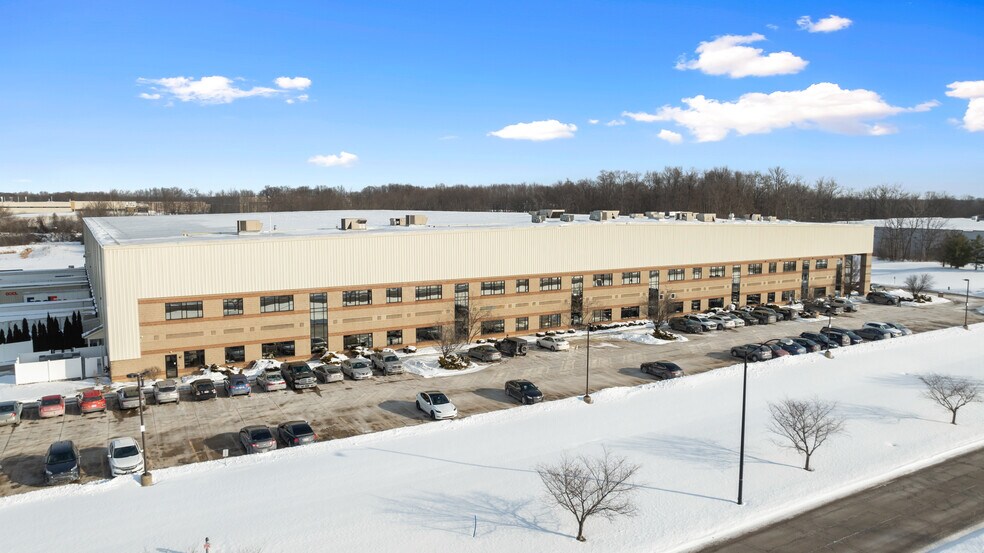 More Photos Of 325 Campus Dr, Aurora Light Manufacturing For Lease