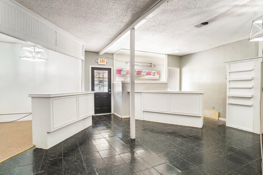 More Photos Of 914 Halsell St, Bridgeport General Retail For Sale
