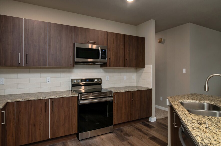 More Photos Of 632 Harvest Moon Dr, Venus Multifamily For Sale