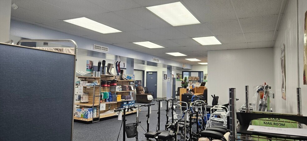 More Photos Of 94-479 Ukee St, Waipahu Flex For Lease