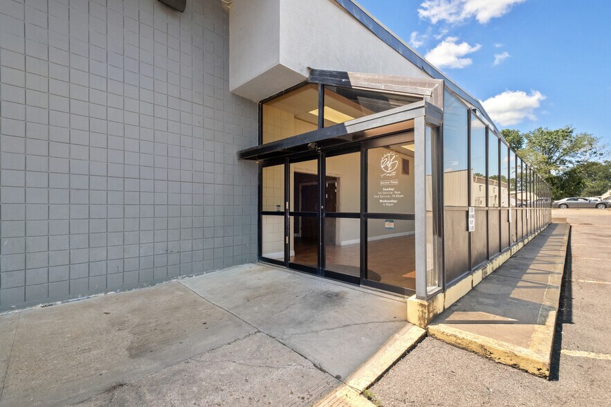 More Photos Of 814 E Cherokee Ave, Sallisaw Religious Facility For Sale