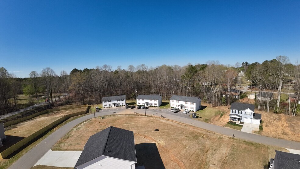 More Photos Of 110-118 Greenforest Cir, Liberty Apartments For Sale