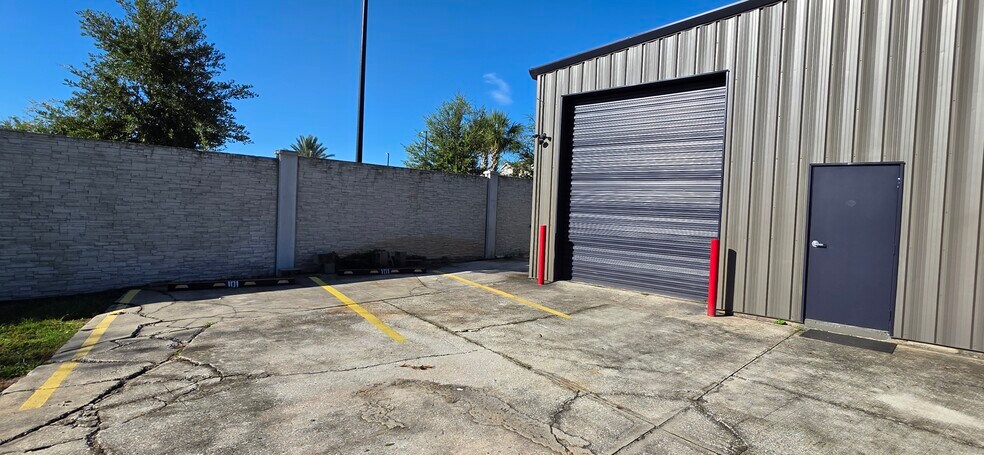More Photos Of 2632 Pemberton Dr, Apopka Warehouse For Lease