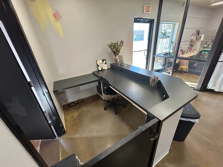 More Photos Of 140 AN County Road 140, Palestine Flex For Sale