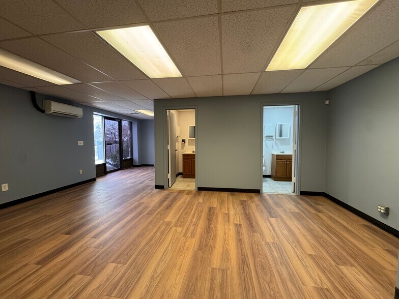 More Photos Of 245 Middle Island Rd, Medford Warehouse For Lease