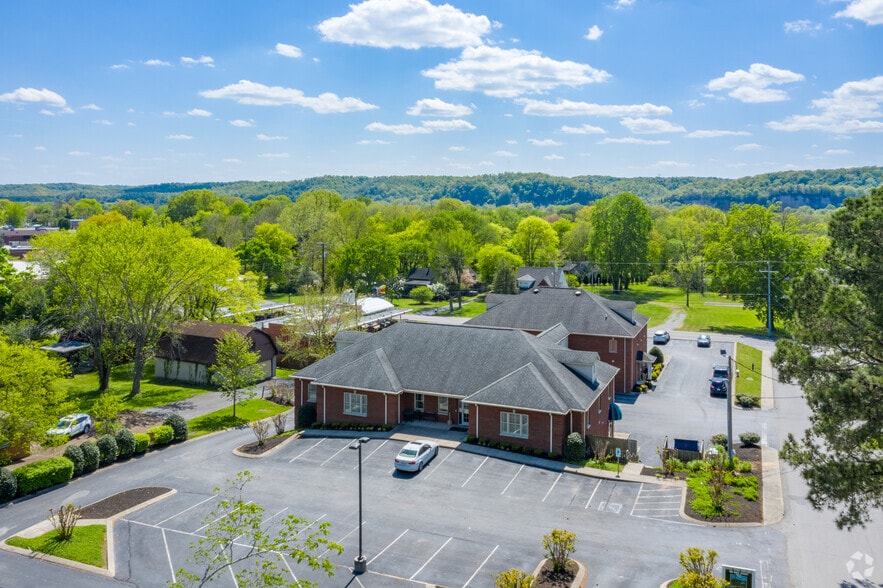 More Photos Of 106 Duke St, Ashland City Office For Lease