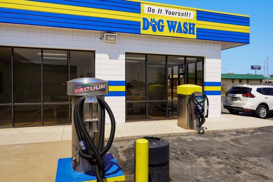 More Photos Of 419 N West Byp, Springfield Carwash For Sale