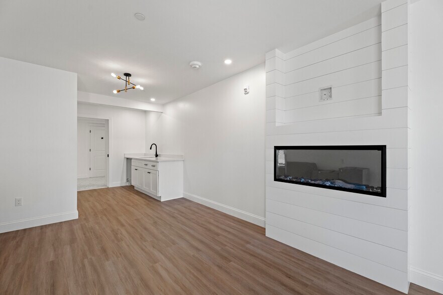 More Photos Of 44 Williams Ave, Mystic General Retail For Sale