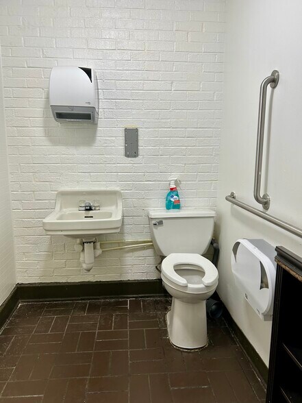 More Photos Of 4809 Parker St, Richmond Restaurant For Lease