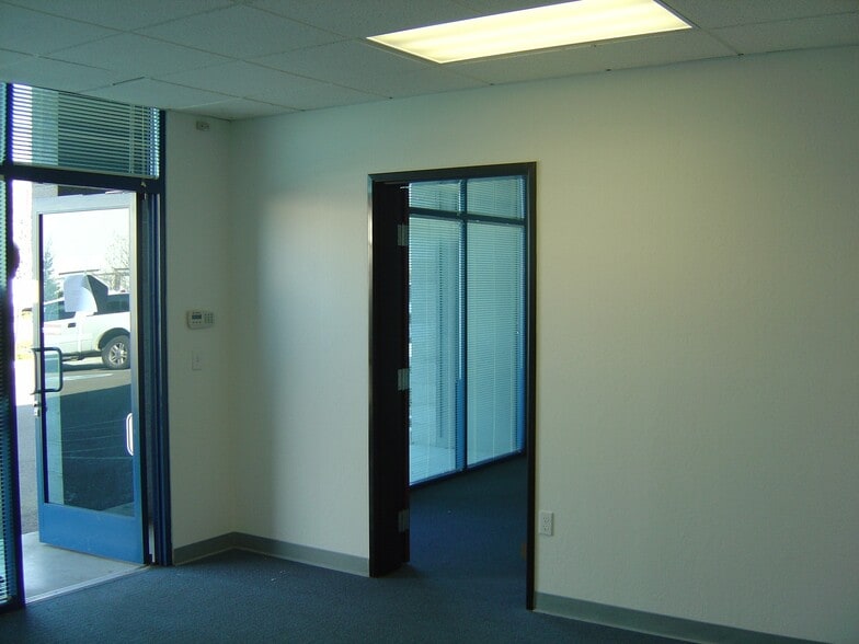 More Photos Of 5052 Forni Dr, Concord Warehouse For Lease