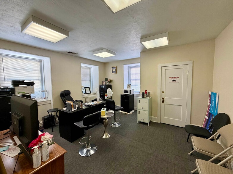 More Photos Of 5209 York Rd, Baltimore Office For Sale